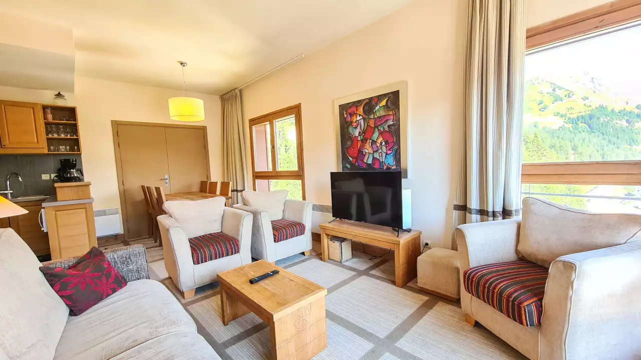 Spacious apartment  Direct access to the slopes  Pool  Free and unlimited WIFI  Spa