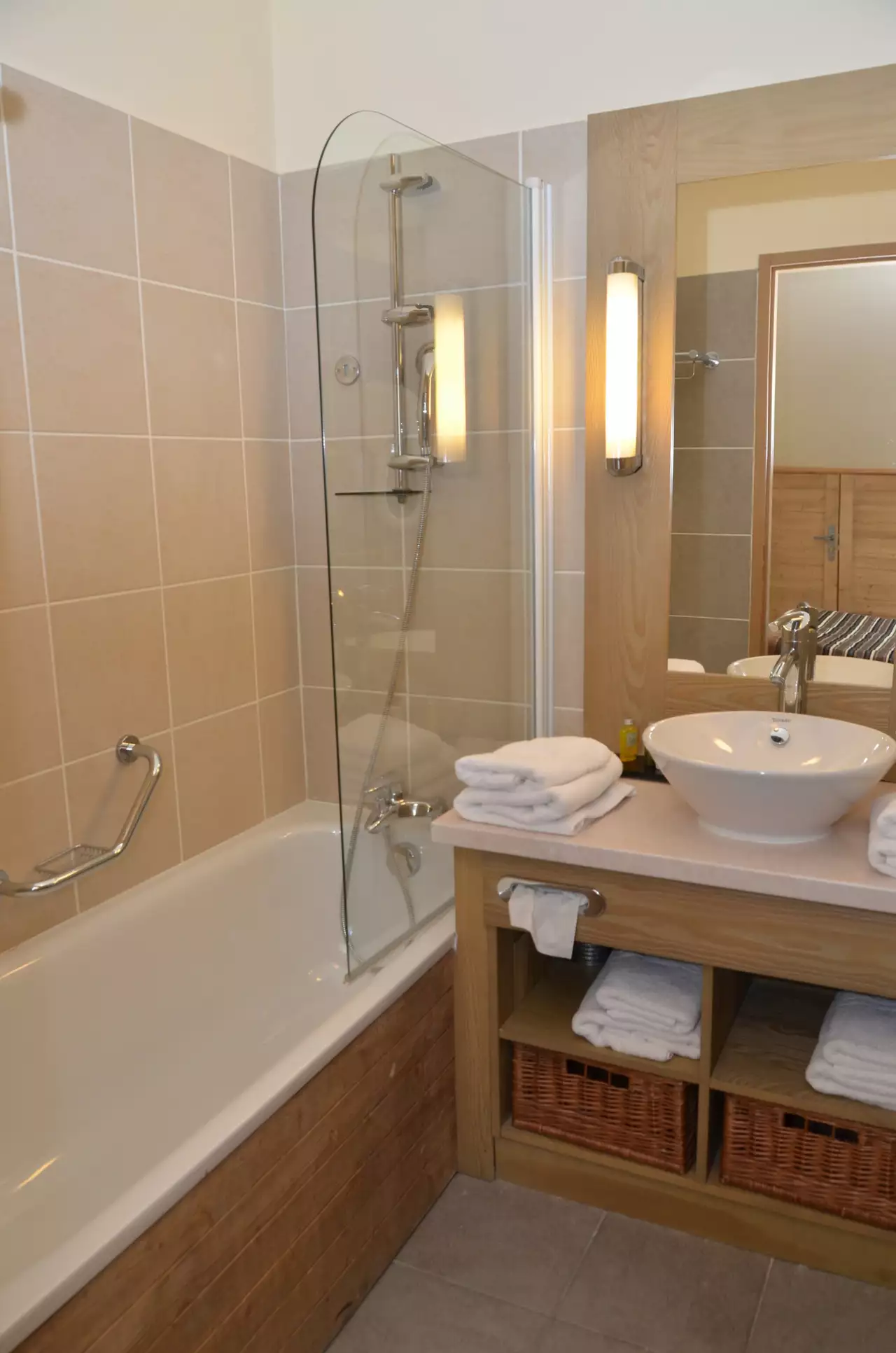 Comfortable apartment  Direct access to the slopes  Pool  Spa  Free and unlimited WIFI 