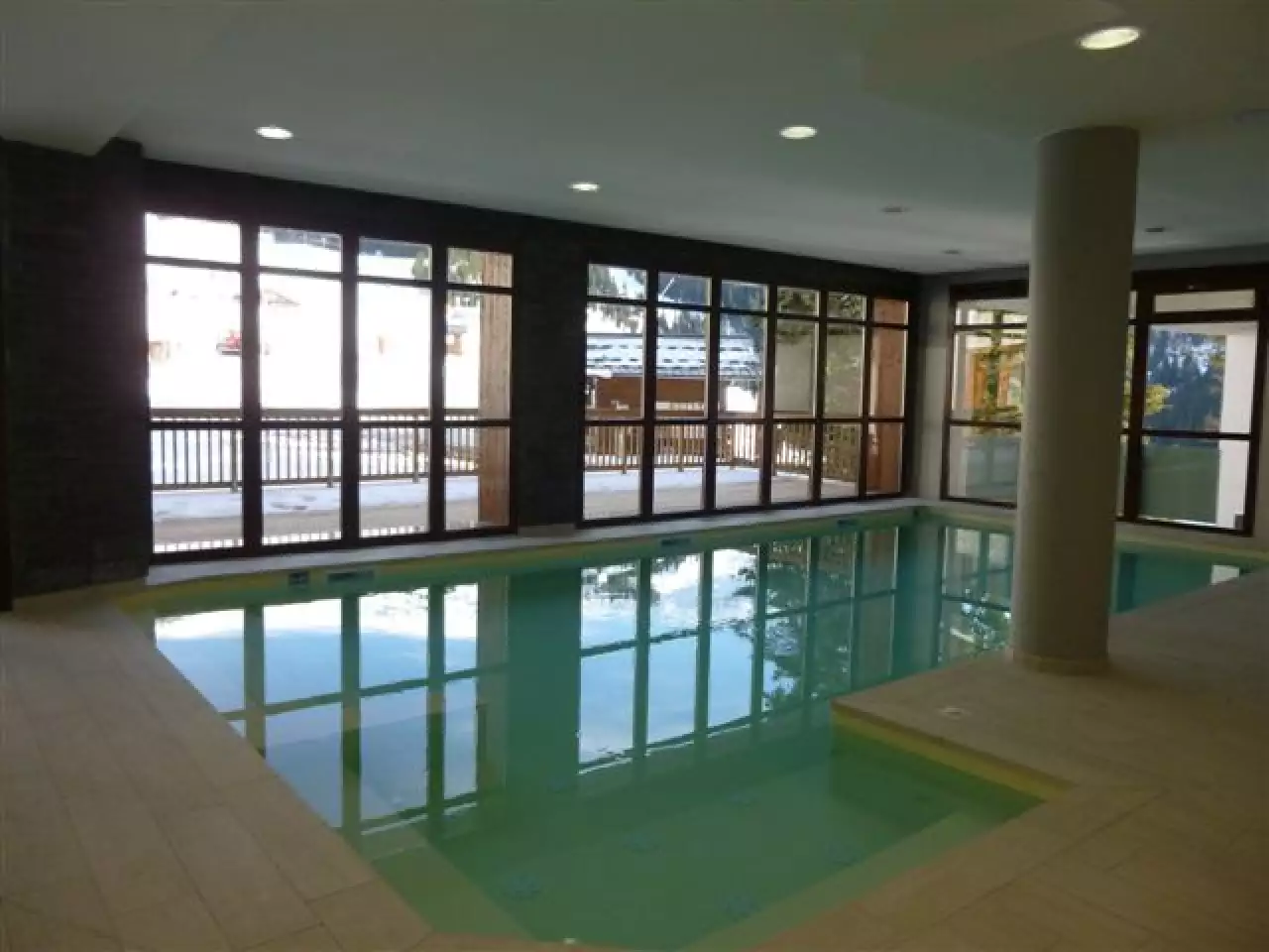 Bright apartment  Ski-in and ski-out   Pool  Parking lot  Spa