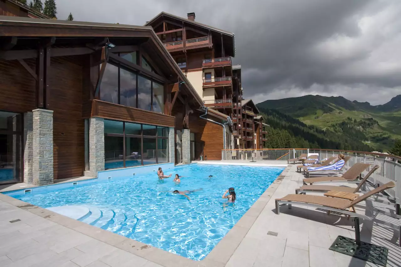 Comfortable apartment  Direct access to the slopes  Pool  Spa  Free and unlimited WIFI 