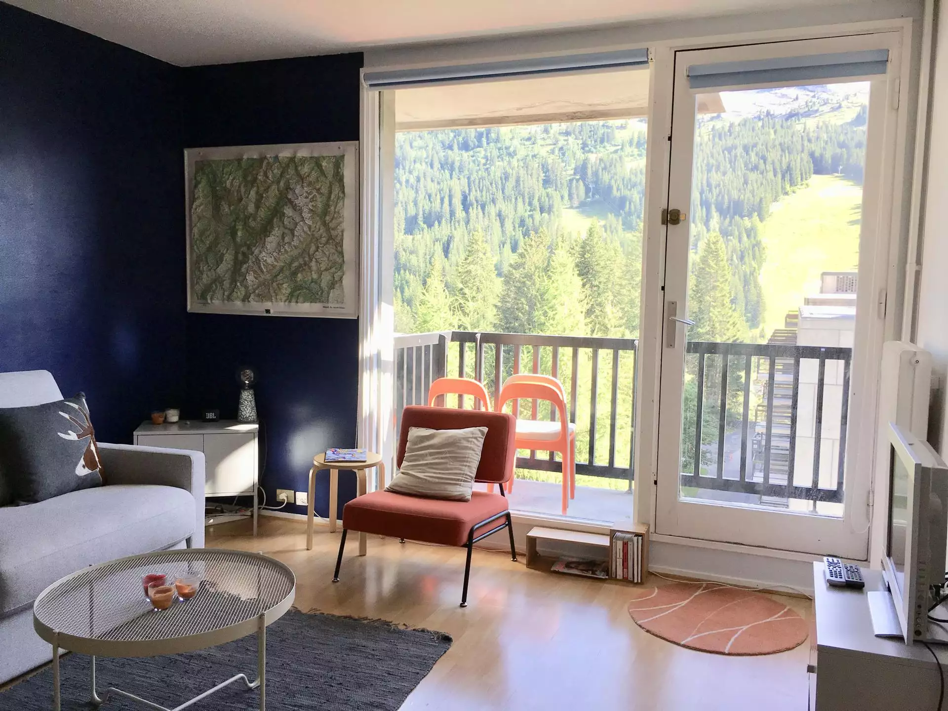 Renovated studio  Close to the slopes and shops  Balcony