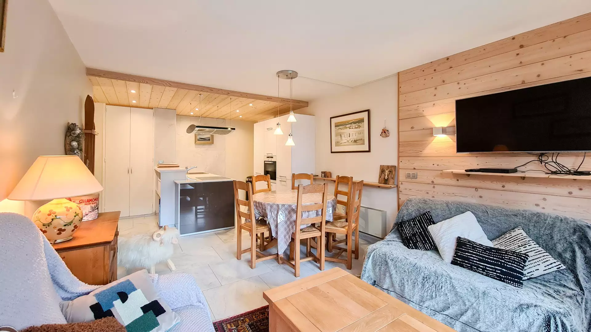 Fully renovated apartment with cabin  Direct access to the slopes  Balcony
